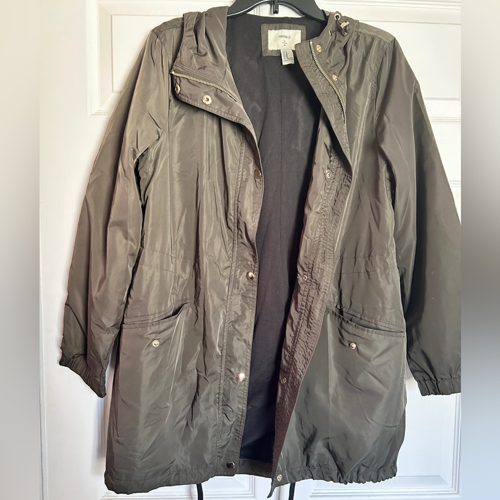 Forever 21 women’s windbreaker jacket. Size Medium.